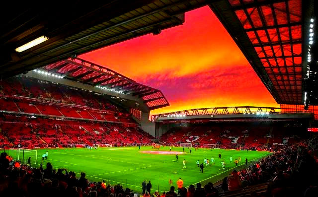 Perkz更新推特放出19年G2五人组合照，并配文： 训练赛进展顺利，等不及LEC了。