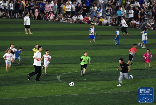 2025LPL年度最佳阵容：Xiaohu、jiejie、Scout、Viper、Meiko