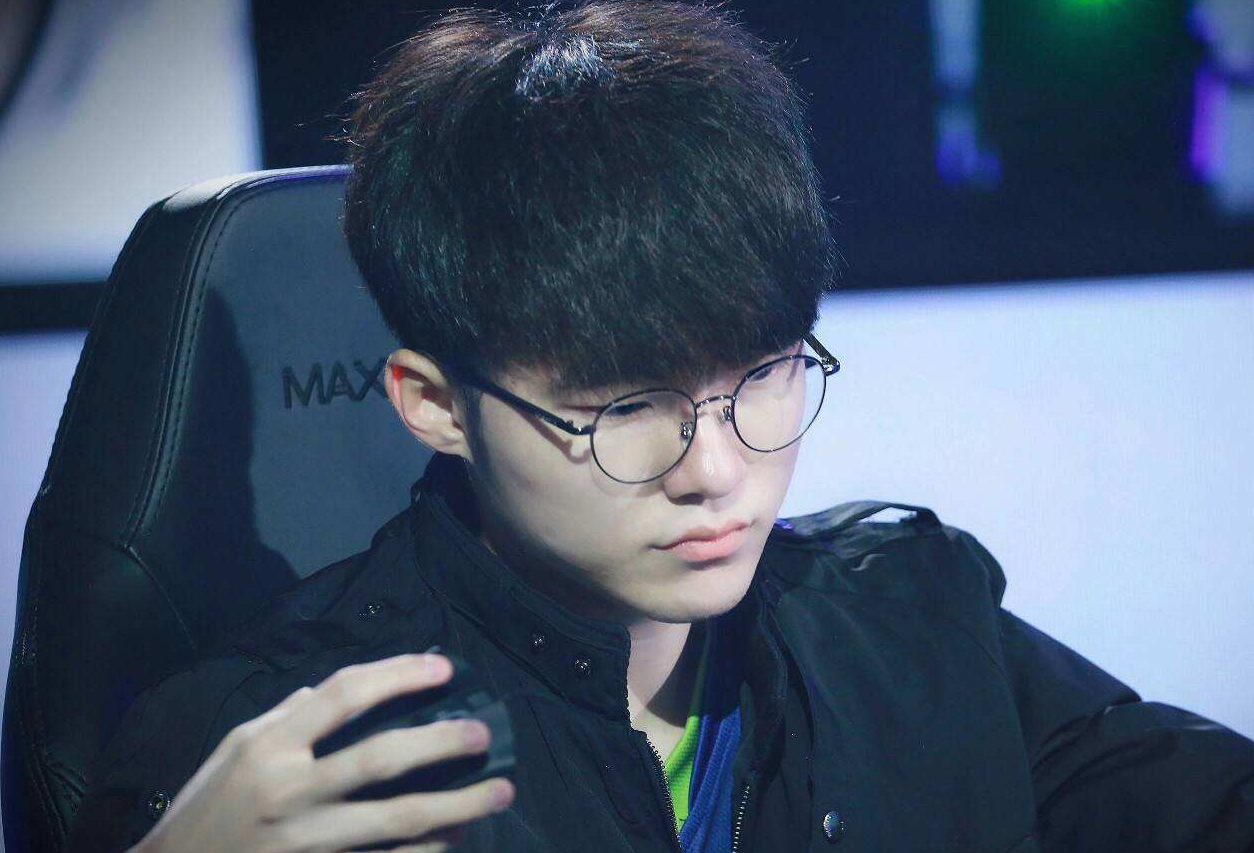 无缘TI12后，秘密官宣三号位FBZ离队