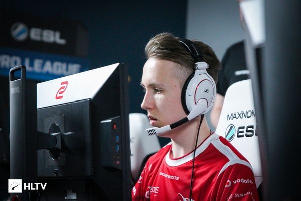 AD上路！ Kiin Vayne是纯粹的，给 Zeus Aatrox一个击杀 Ruler 的机会， Hanwha Life Esports 获得比赛点